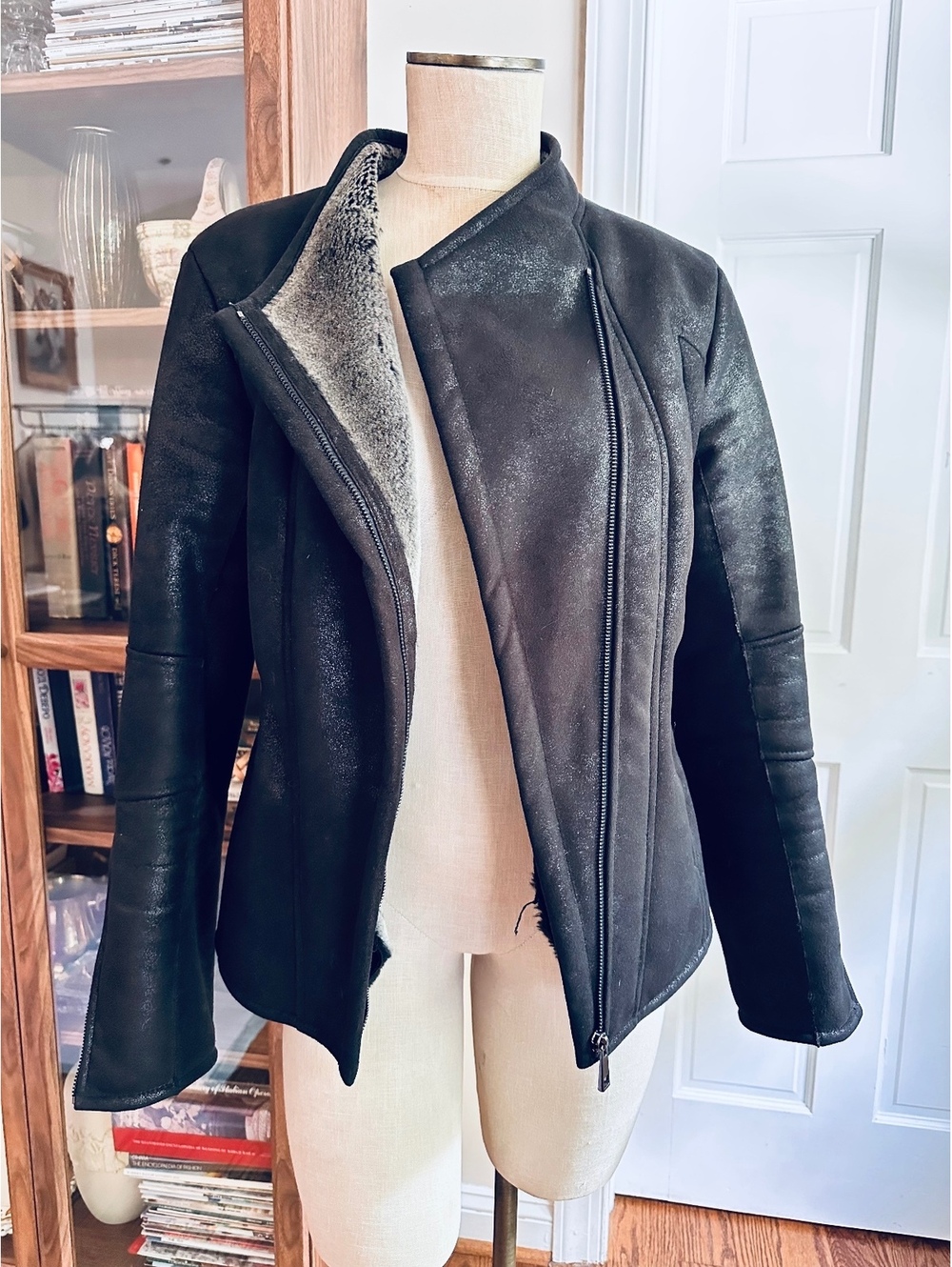 Vintage Caché Asymmetrical Zip Black Jacket Faux Fur/Shearling Lining Size M